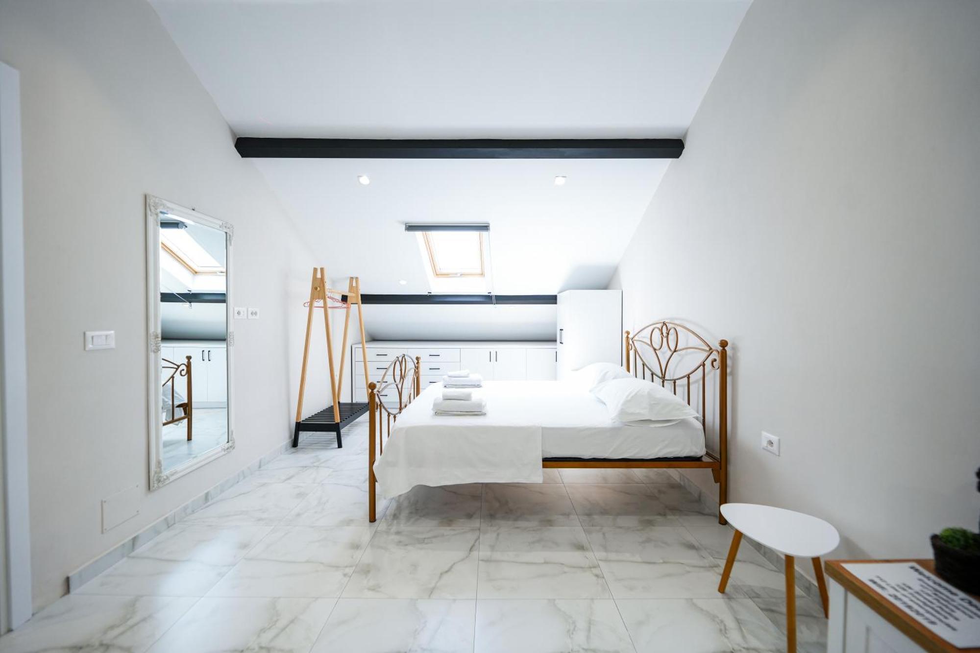 City Center Hideout - Studio Apartment Tirana Exterior foto